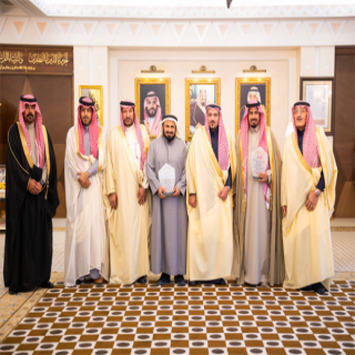 سمو أمير منطقة القصيم يكرّم الفائزين في مسابقة أكبر كمأة ضمن #مهرجان_الفقع_2025