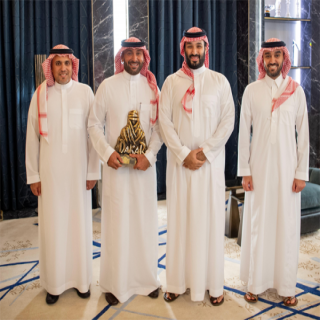 سمو #ولي_العهد يستقبل يزيد الراجحي بمناسبة تحقيقه لقب #رالي_داكار