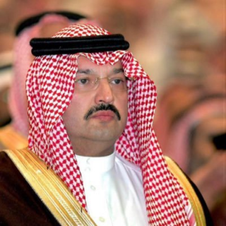سمو أمير عسير يمنع جلوس المسؤولين على الكراسي المذهبة أمام المواطنين