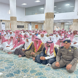 رئيس مركز ثربان يؤدي صلاة العيد وسط أجواء إيمانية ويشارك المصلين فرحة المناسبة