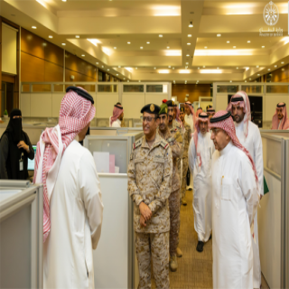 رئيس أركان القوات البحرية يزور برنامج تطوير وزارة الدفاع ويشيد بالإنجازات المحققة