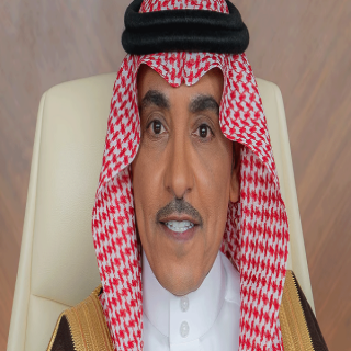 وزير الإعلام يُطمئن على صحة الإعلامي عبد العزيز القرني