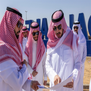 أمير منطقة الجوف يتفقد مشروع داون تاون ببحيرة دومة الجندل