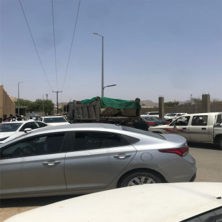 في ثلوث المنظر خطر الشاحنات يُهدد سلامة الطُلاب ومُطالبات بالتنظيم