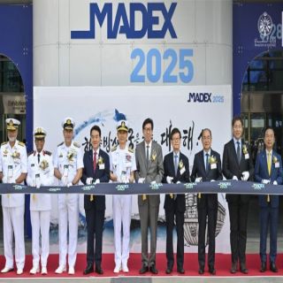 الفريق "الغريبي" يترأس وفد وزارة الدفاع في معرض الصناعات الدفاعية البحرية بكوريا الجنوبية