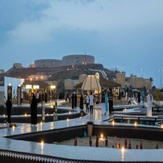 عسير وجهة سياحية تستقبل زوارها بالبرد والمطر
