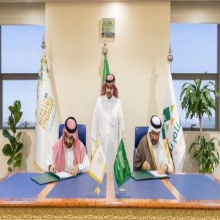 بأكثر من 43 مليون ريال.."أمانة القصيم" توقع عقداً استثمارياً لتعزيز التنمية الاقتصادية في بريدة