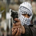 ملثمان يطلقان النار على مواطنين في العوامية ويسرقان سياراتهما ويلوذان بالفرار