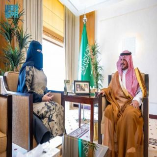 نائب أمير القصيم يستقبل مديرة الأحوال المدنية بالمنطقة ويتسلّم التقرير السنوي