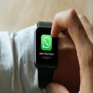 "واتساب" تطلق نسخة من التطبيق لساعات "أبل"