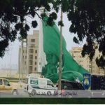 "أمانة جدة"تُنزل علم أطول سارية بالعالم لشدة الرياح