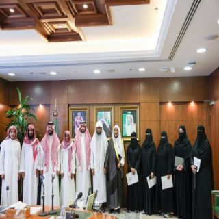 وزير الشؤون الإسلامية يشهد توقيع آخر 8 عقود للتوظيف