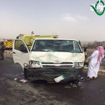 8 إصابات لطالبات جامعة الباحة وإصابة سائقهن وسائق مركبة اخرى في حادث تصادم