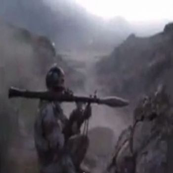 شاهد بسالة حماة الوطن يمطرون الحوثيين بوابل من الرصاص على الحد الجنوبي