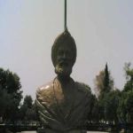   قطع رأس تمثال هارون الرشيد في سوريا