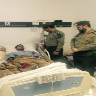 مديرجوازات عسير يزور مصابي حادث تفجير مسجد قوات الطواري الخاصه