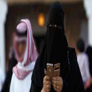سعودية تنشر فيديو «خيانة» زوجها مع الخادمة