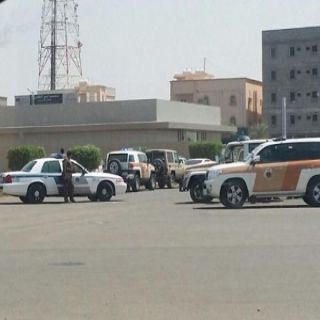 القوات الأمنية تُطوق بنكاً محلياً بجازان بعد اقتحامه من قبل شاب مسلح