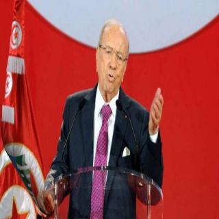 إعلامي تونسي يُقاضي رئيس بلاده بسبب إسناده وسامًا "لمقرّب منه"