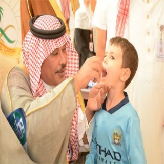 بالصور- أمير الباحة يدشن حملة التطعيم ضد الحصبة