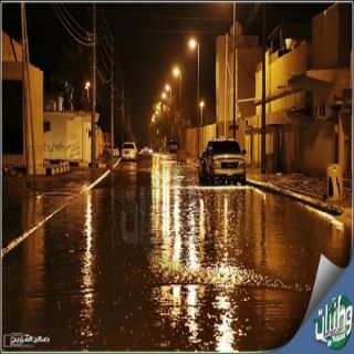 بالصور أمطار #رفحاء مساء اليوم والدفاع المدني يُحذر بالأبتعاد عن مجاري السيول