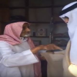 شاهد صاحب السمو الملكي الأميرسلطان بن سلمان يستمع لمواطن من #تنومة (فيديو)