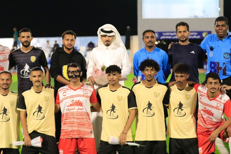 رئيس بلدية بارق اثناء انطلاق الدورة الرياضية الثامنة رئيس بلدية بارق اثناء انطلاق الدورة الرياضية الثامنة